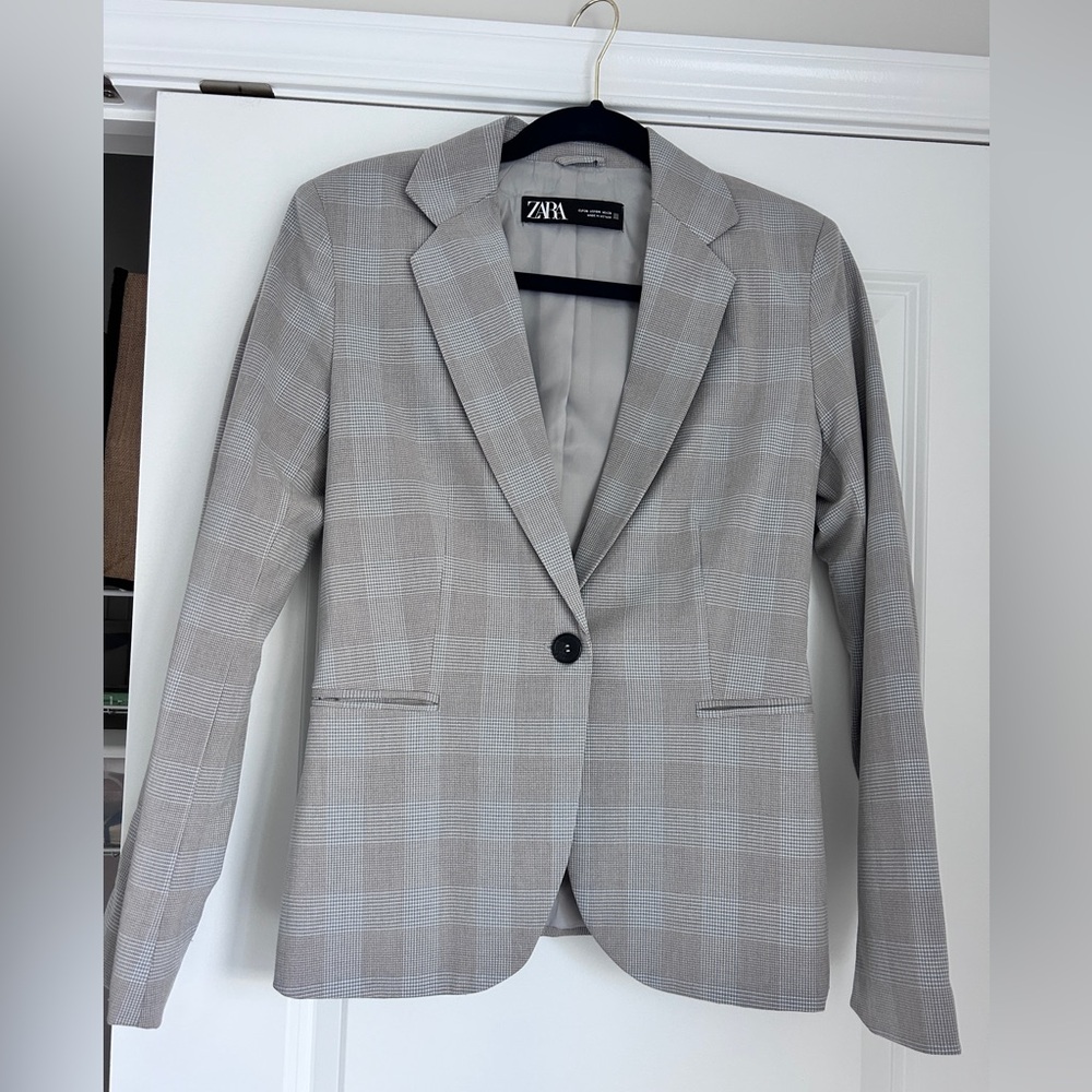 Zara Women’s Light Gray Checkered Blazer